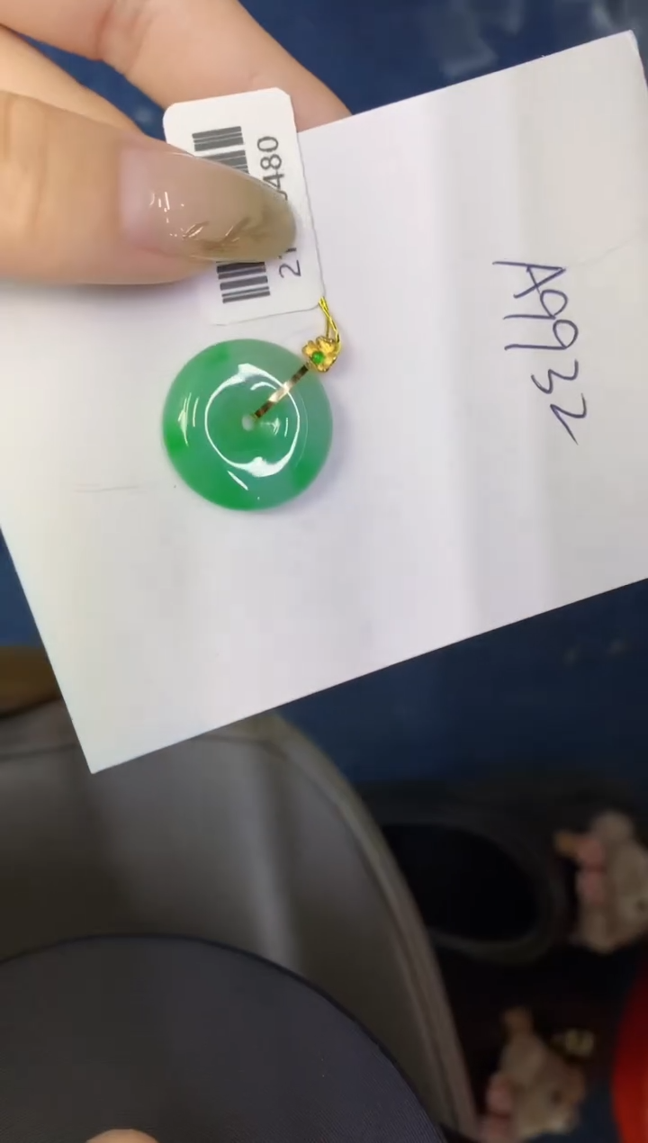 翡翠18K金镶嵌颈饰缅甸天然翡翠A货