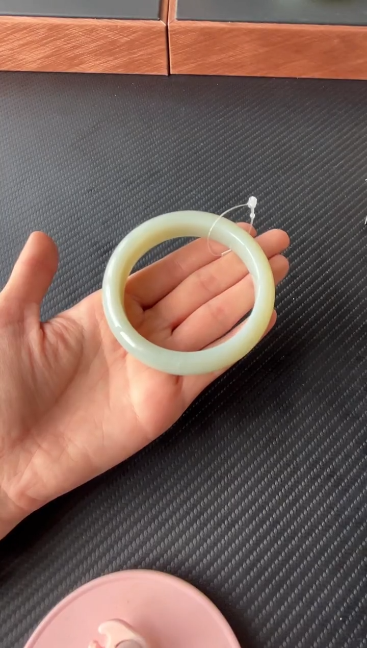 【闪购商品】和田玉手镯未镶嵌且末微色差近矿62