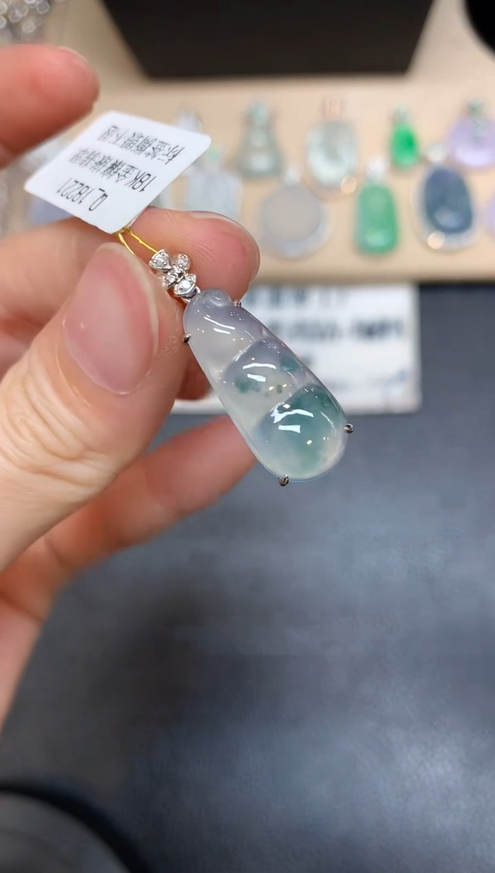 【闪购商品】翡翠颈饰18K金镶嵌福豆【无服务费