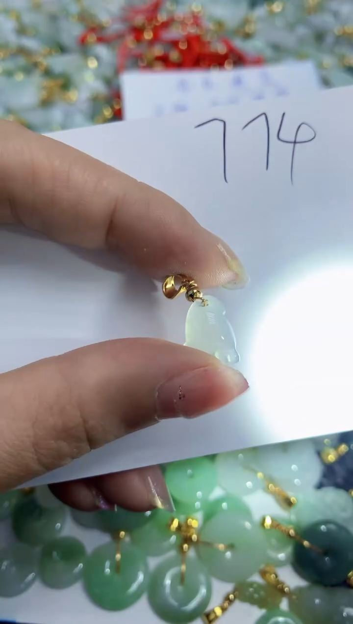 【闪购商品】翡翠颈饰合金天然翡翠A货