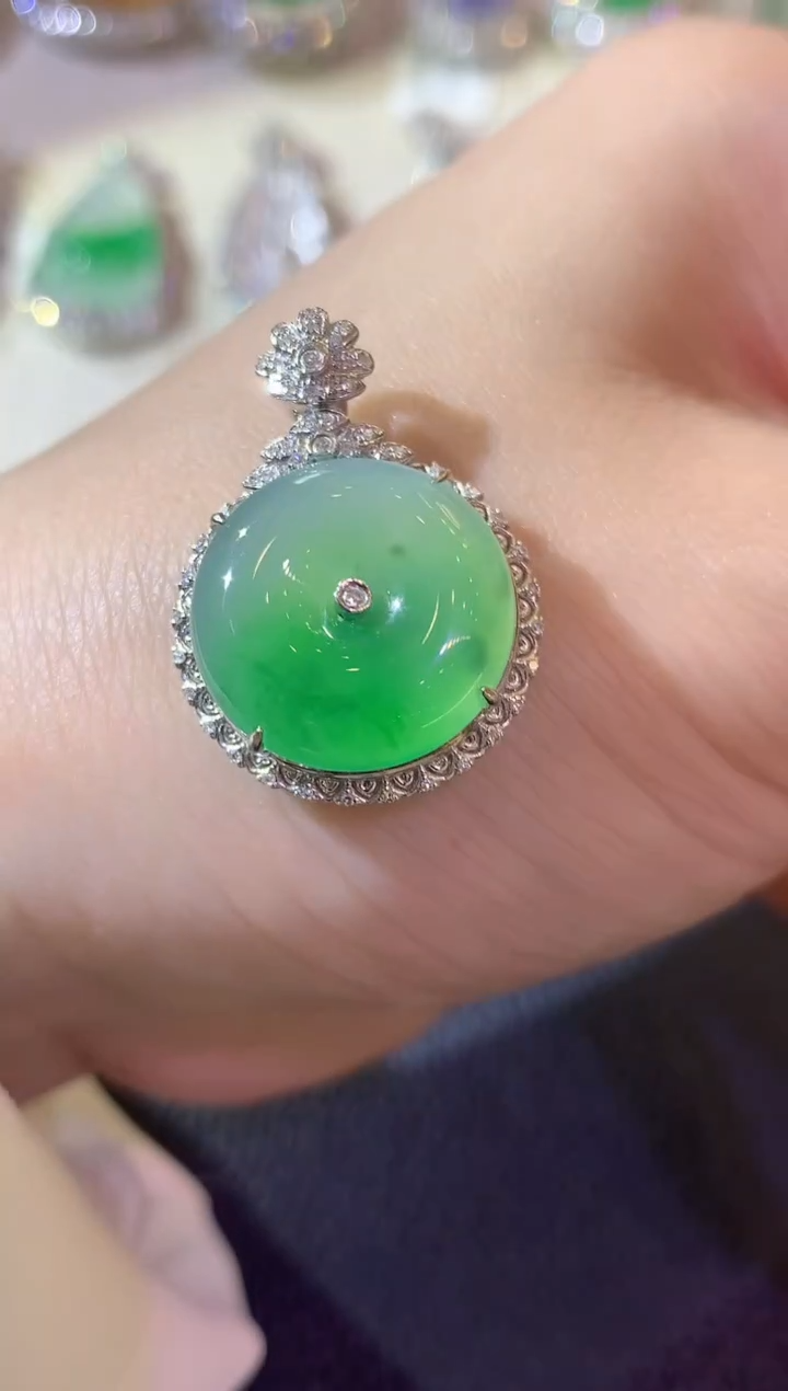 【闪购商品】翡翠吊坠(不含链)18K金镶嵌C75