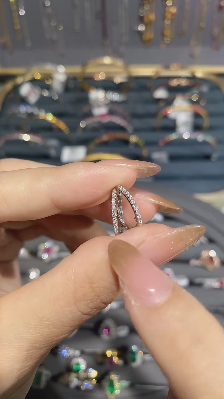 【闪购商品】钻石耳饰18K金镶嵌耳钉