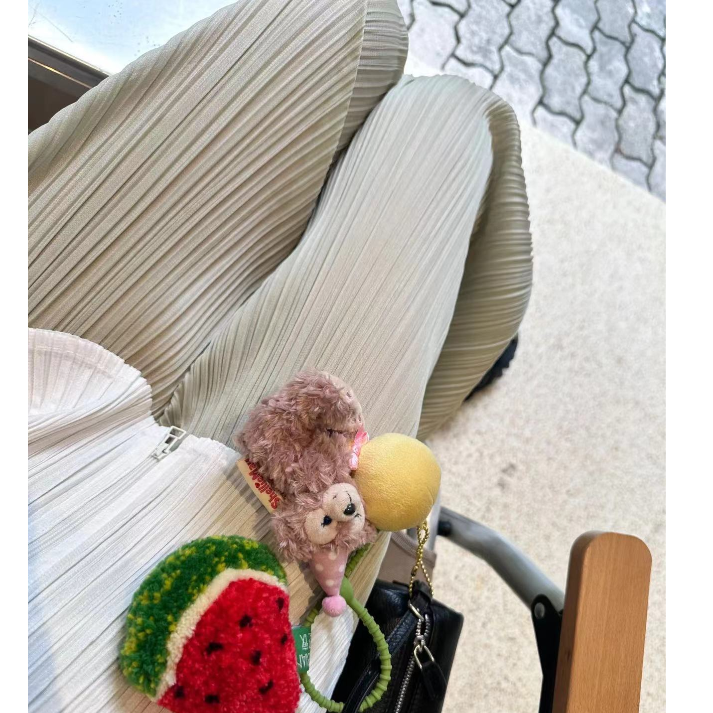 52001不规则肌理感褶皱裤微瑕