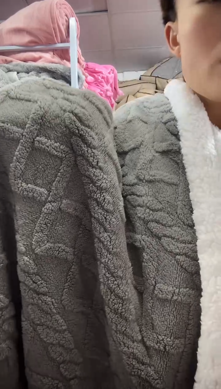 法兰绒灰色双层毯2*1.5