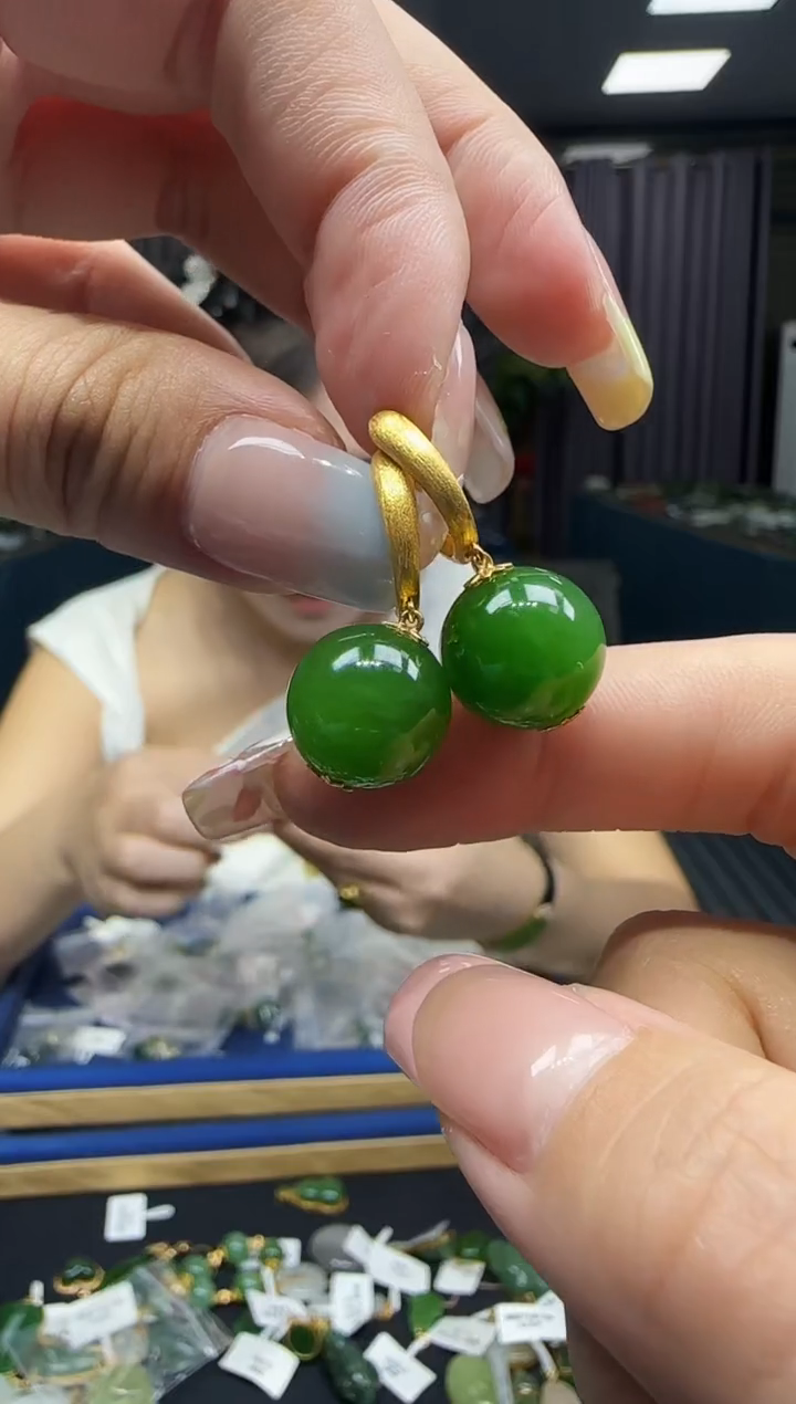 和田玉18K金镶嵌耳饰1