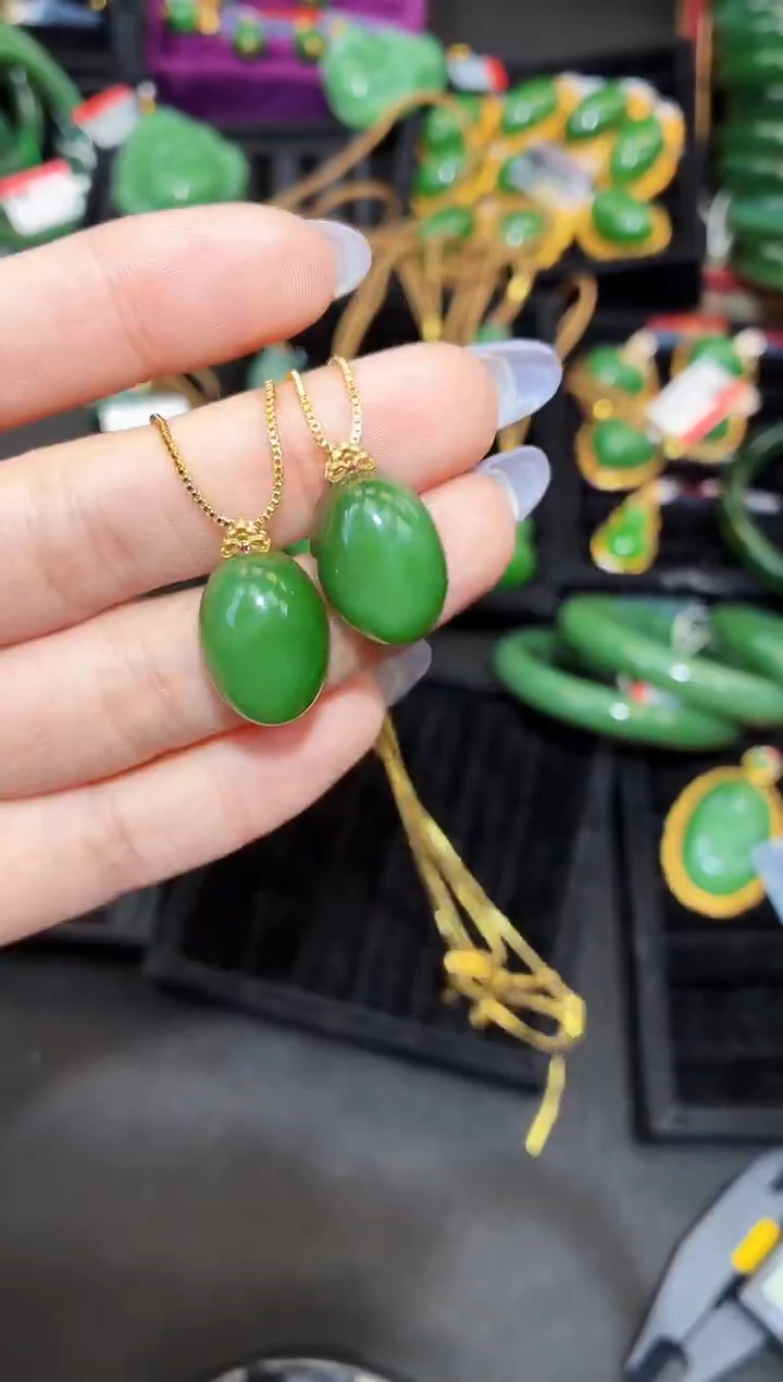 吊坠(赠链)18K金镶嵌和田玉多样性发一