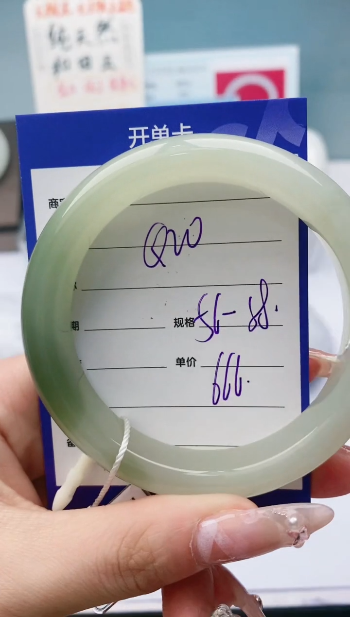 【闪购商品】和田玉手镯未镶嵌Q20微色差