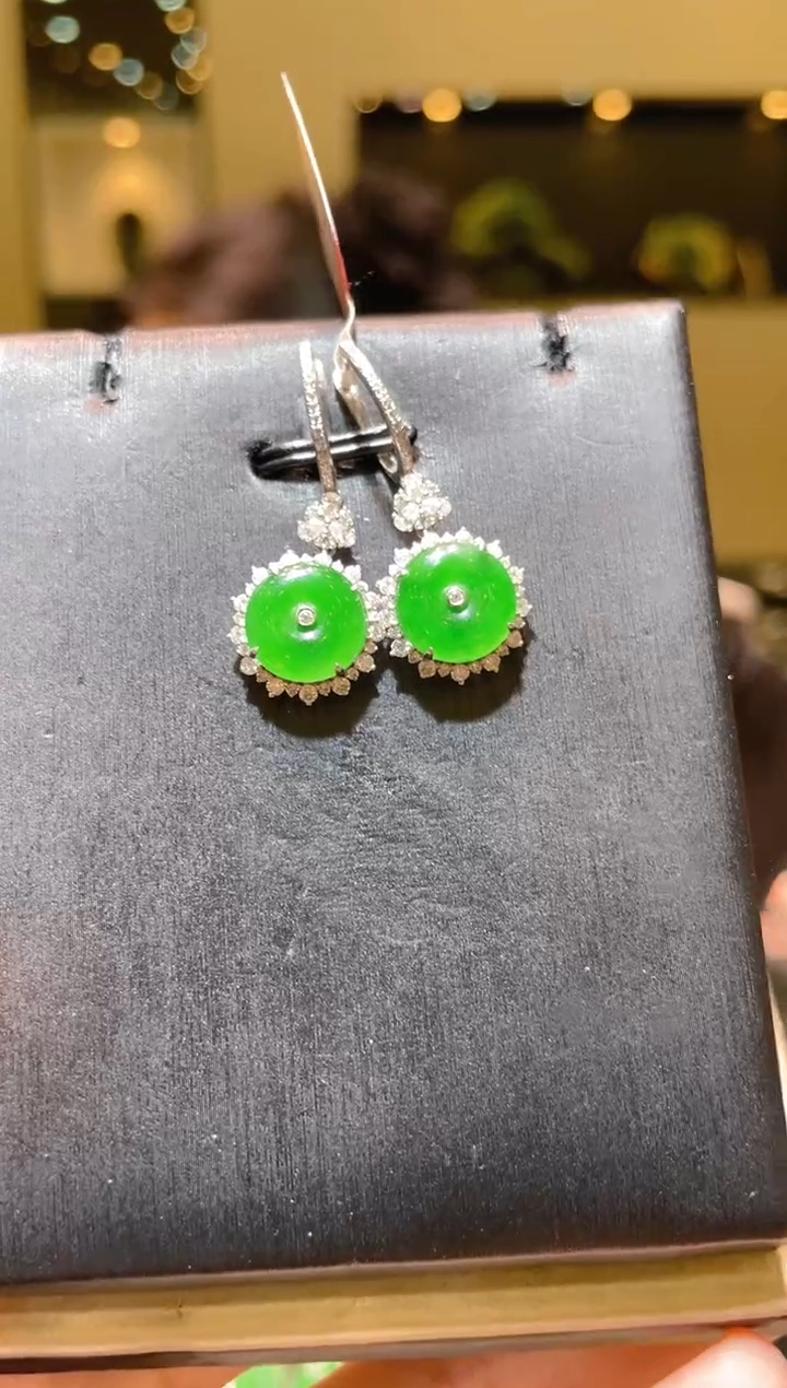 【闪购商品】翡翠吊坠(不含链)18K金镶嵌A69