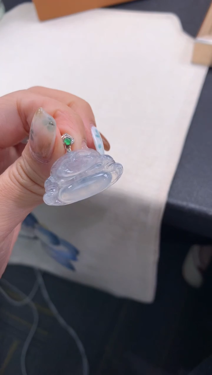 颈饰18K金镶嵌翡翠退货需手镯吊牌标签完好