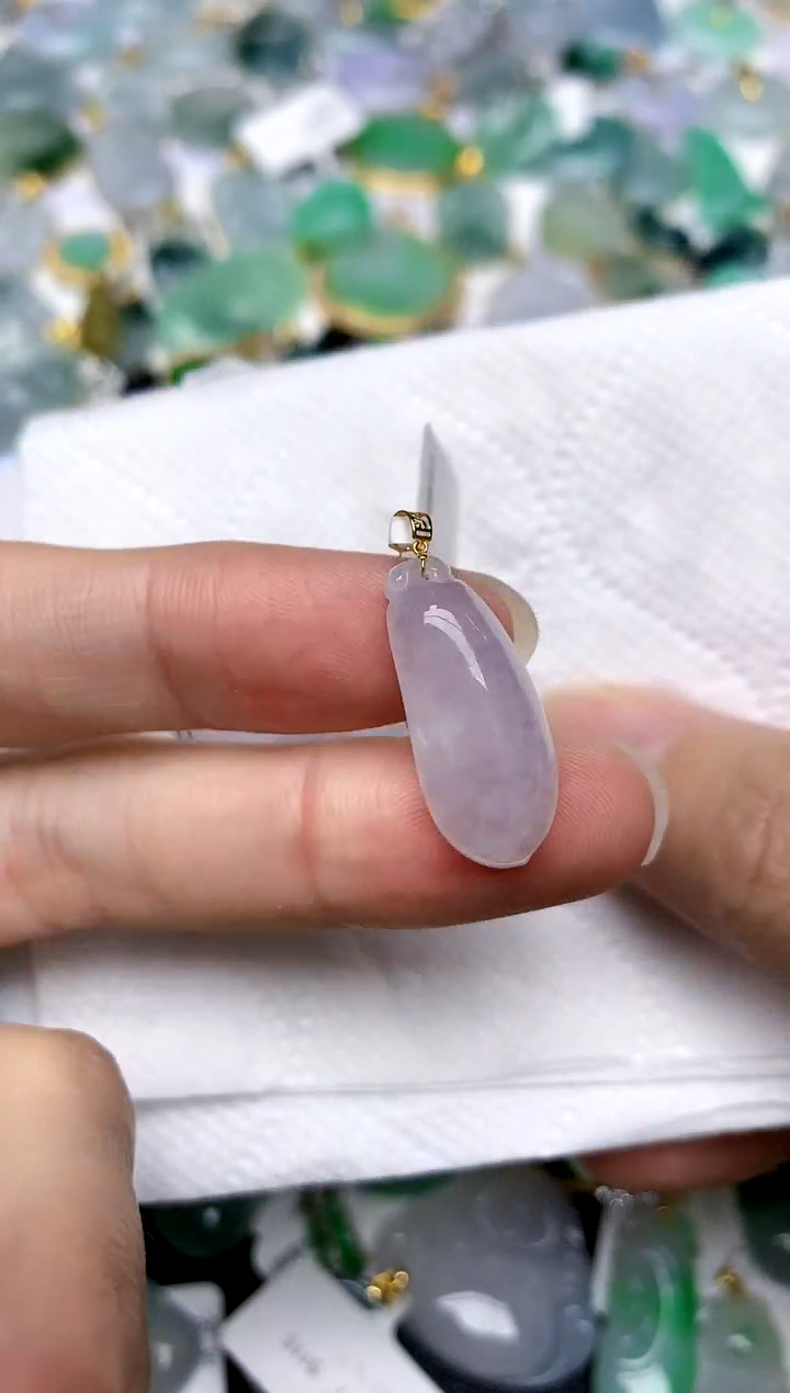 颈饰18K金镶嵌翡翠天然A货翡翠