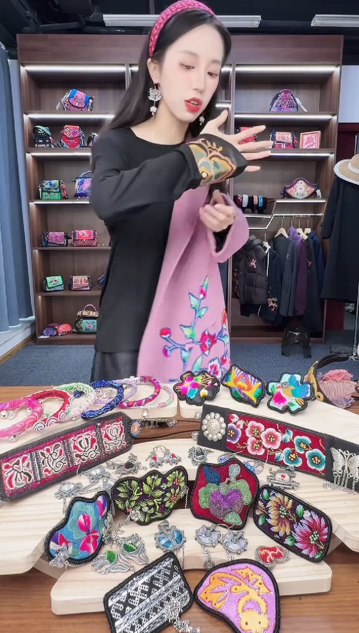 织绣A156蒙阿苏苗绣传承店