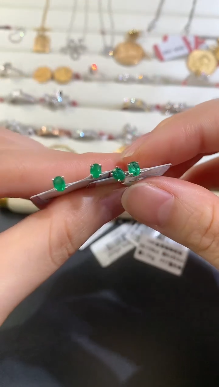 耳饰18K金镶嵌祖母绿A31|999