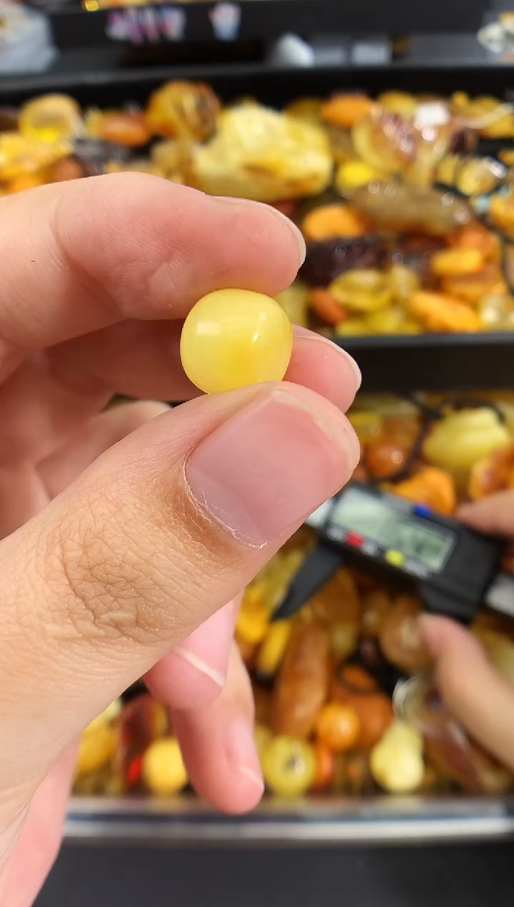 蜜蜡未镶嵌珠宝奇石1