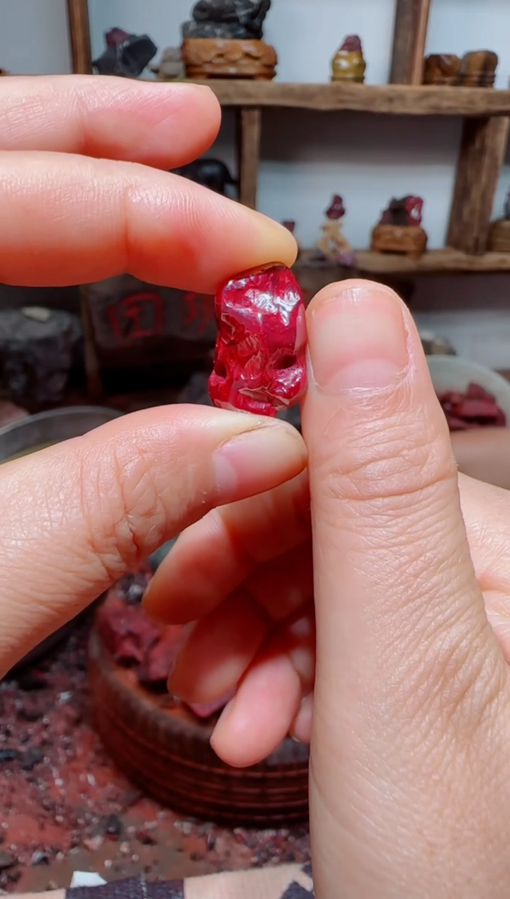 天然辰砂狗头砂吊坠39