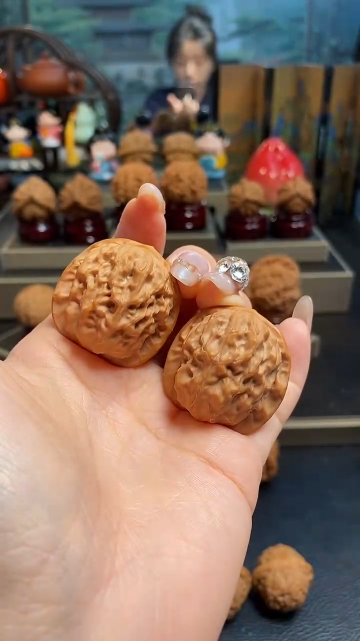 【闪购商品】文玩核桃吊坠F544瓷娃娃34