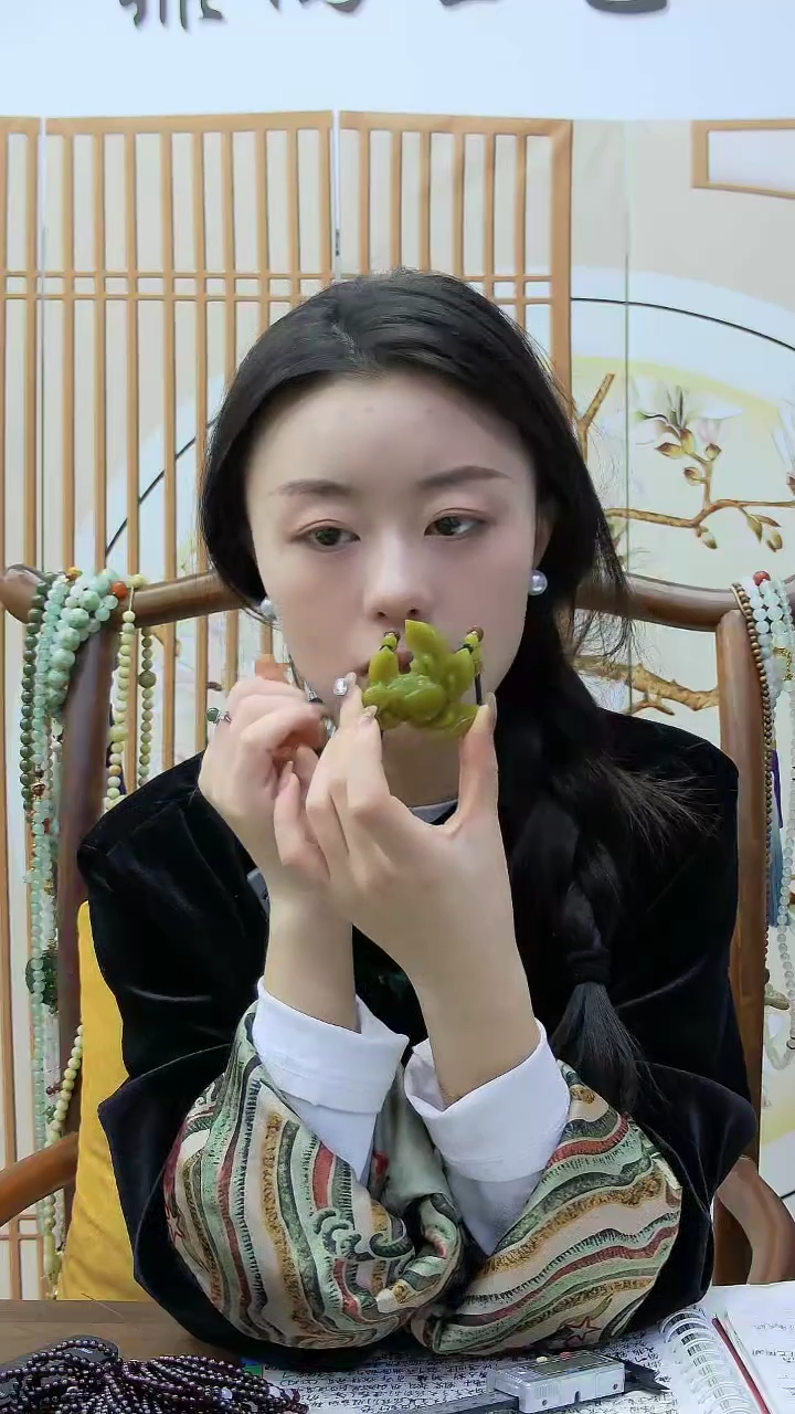 【闪购商品】蛇纹石玉荷花挂件未镶嵌和和美美