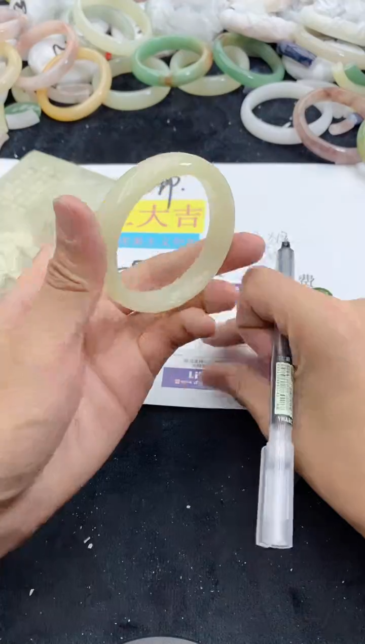 【闪购商品】石英质玉手镯未镶嵌198