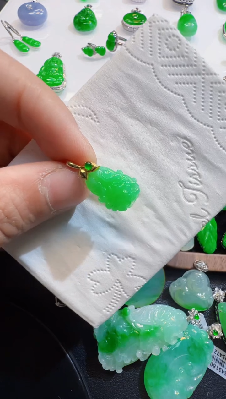 翡翠18K金镶嵌吊坠(不含链)白菜