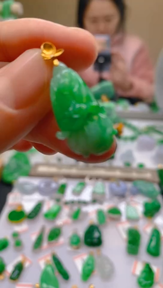 【闪购商品】翡翠颈饰18K金镶嵌天然翡翠A货，一物一证