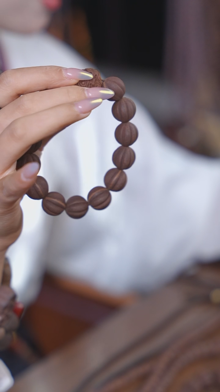 泥塑龙涎念慈1.5 祥云瓜珠单圈手串款式