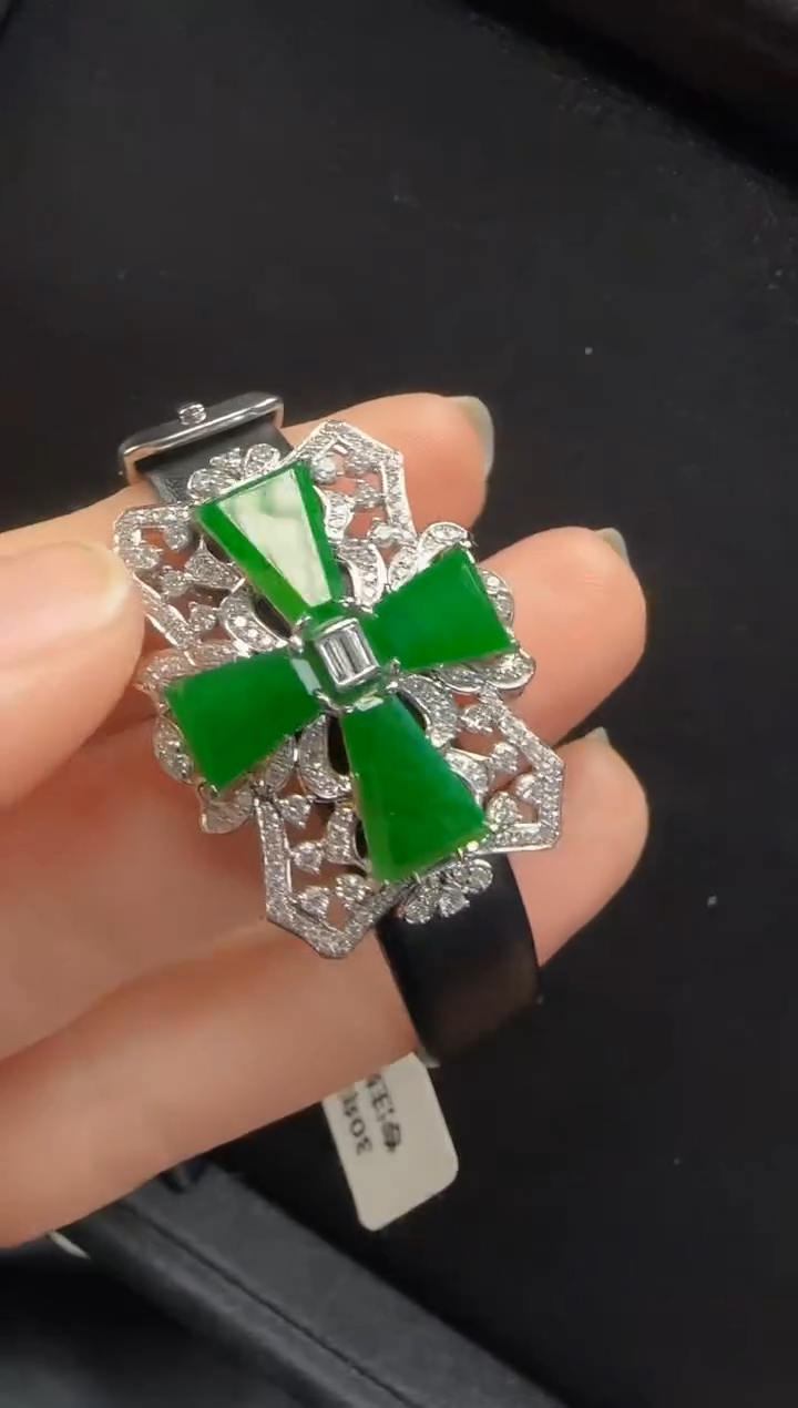 【闪购商品】翡翠颈饰18K金镶嵌700无事牌一个