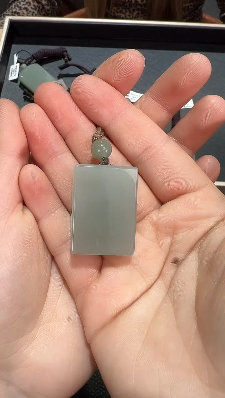 【闪购商品】和田玉吊坠(赠链)未镶嵌且末料青白玉无事牌