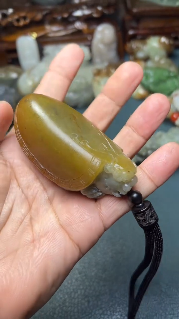 未镶嵌和田玉把件-