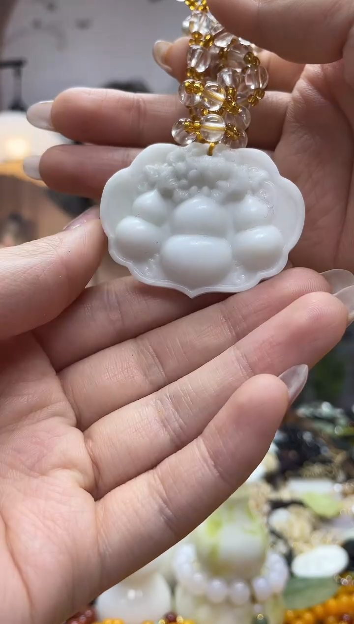 未镶嵌岫玉吊坠`