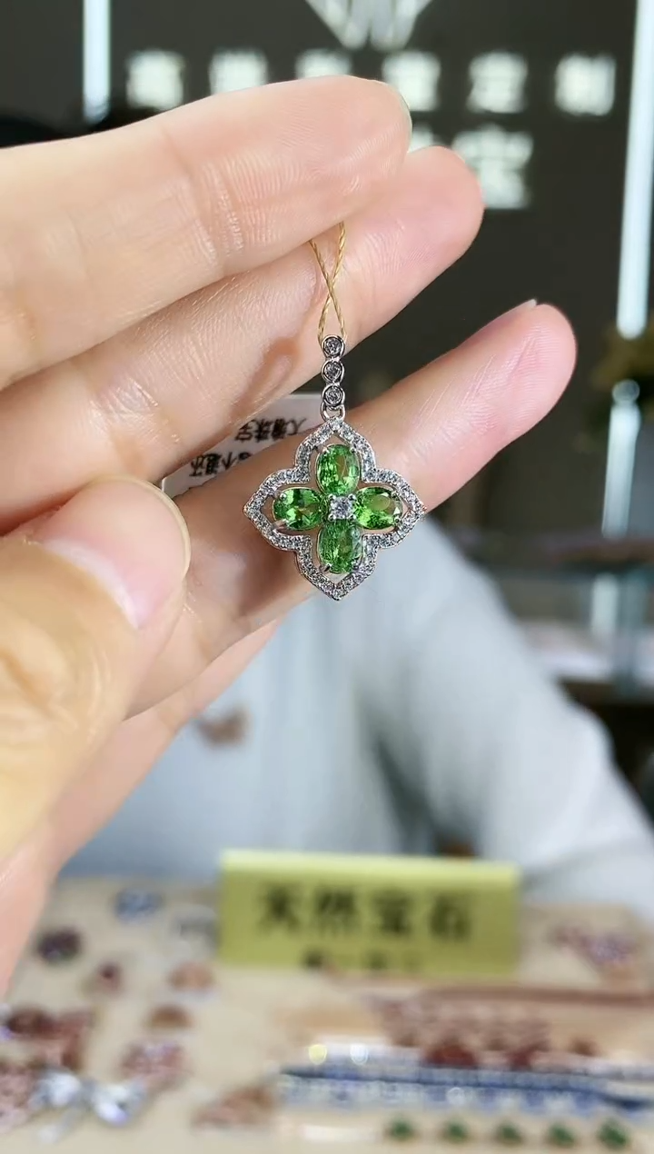 【闪购商品】石榴石（沙弗莱）颈饰银S925镶嵌颈饰