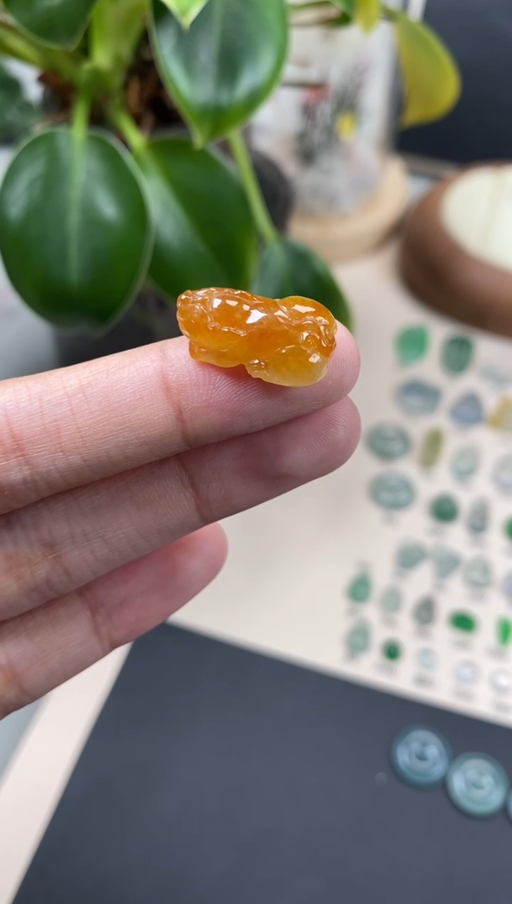 【闪购商品】翡翠颈饰未镶嵌翡翠冰黄裸石