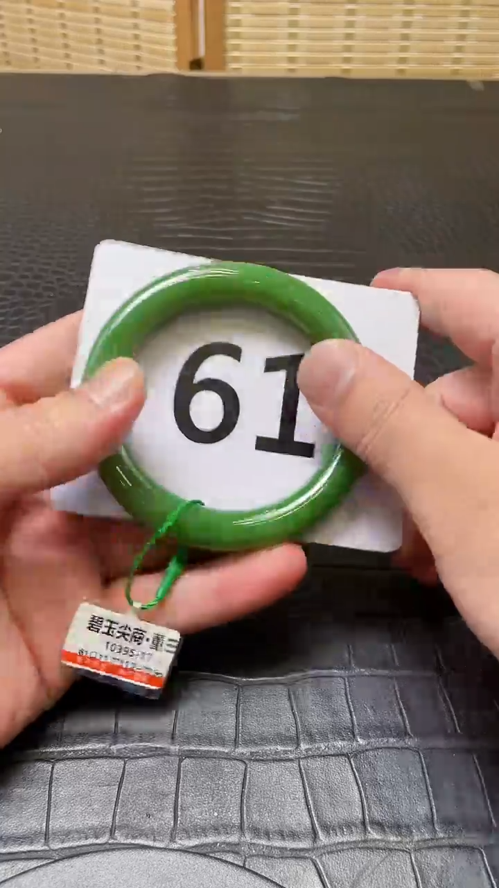 和田玉（碧玉）手镯未镶嵌一个