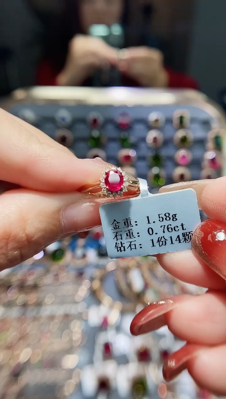 【闪购商品】红宝石戒指18K金镶嵌0.76.