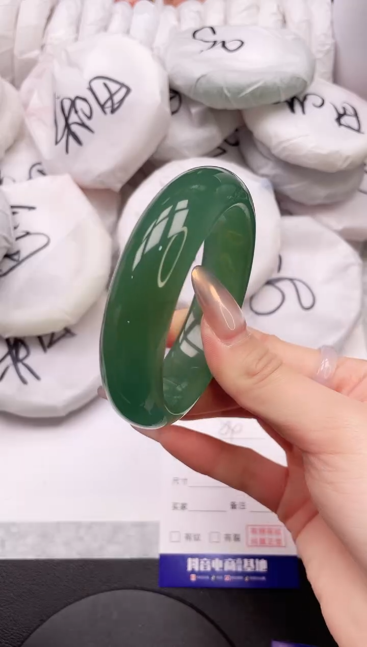 【闪购商品】石英质玉手镯未镶嵌22L84-56