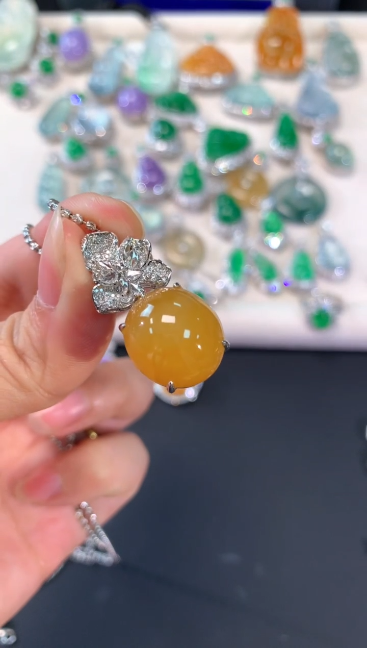 【闪购商品】翡翠吊坠(不含链)18K金镶嵌A180|29800