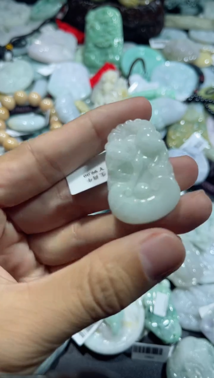 【闪购商品】翡翠颈饰未镶嵌00012640