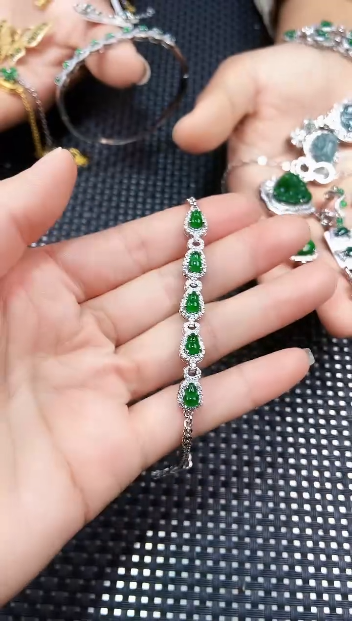 【闪购商品】翡翠手链未镶嵌11111111