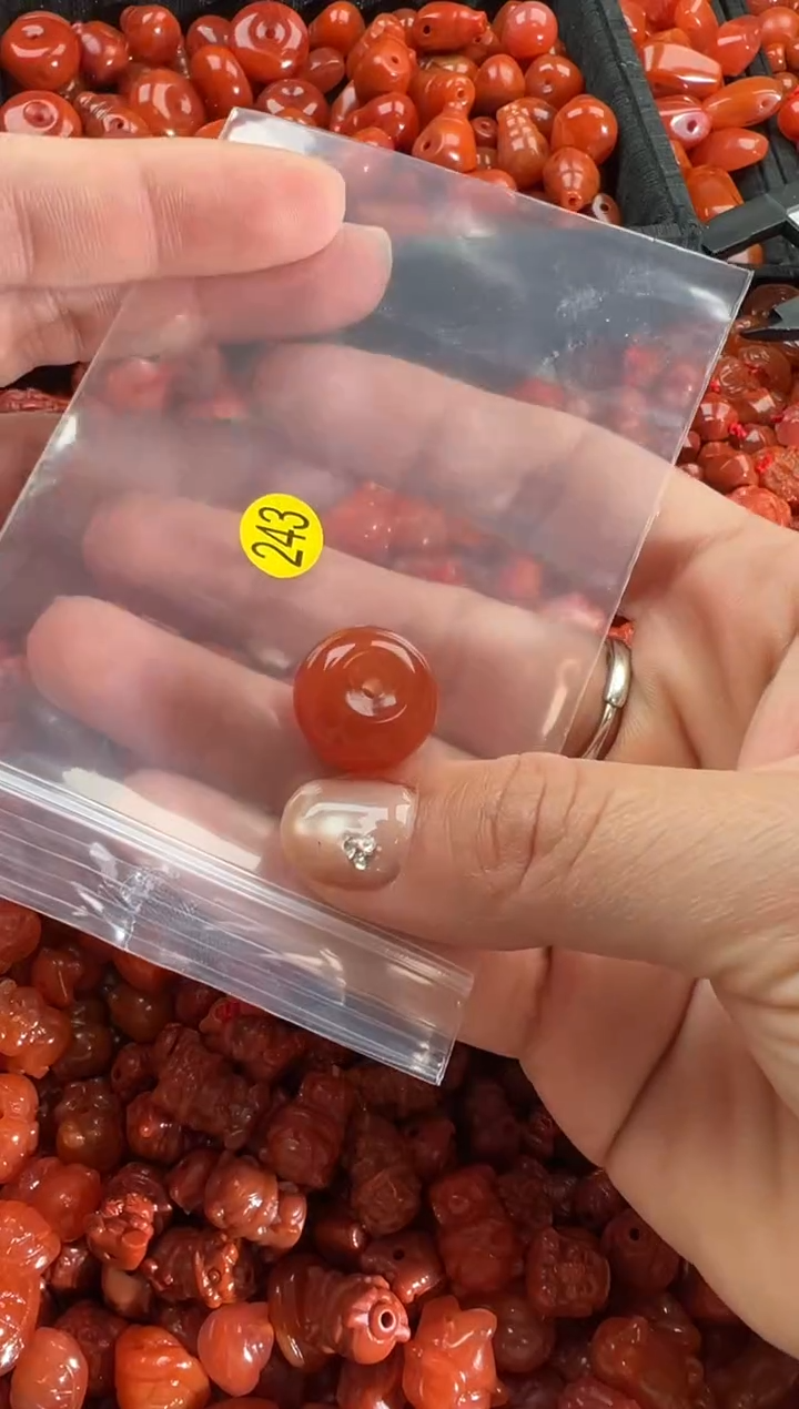 【闪购商品】南红玛瑙颈饰未镶嵌1