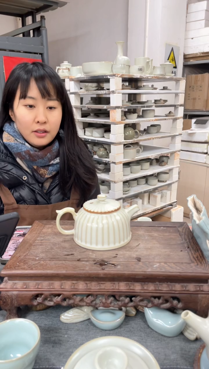 【闪购商品】瓷片月白 青莲壶 微瑕