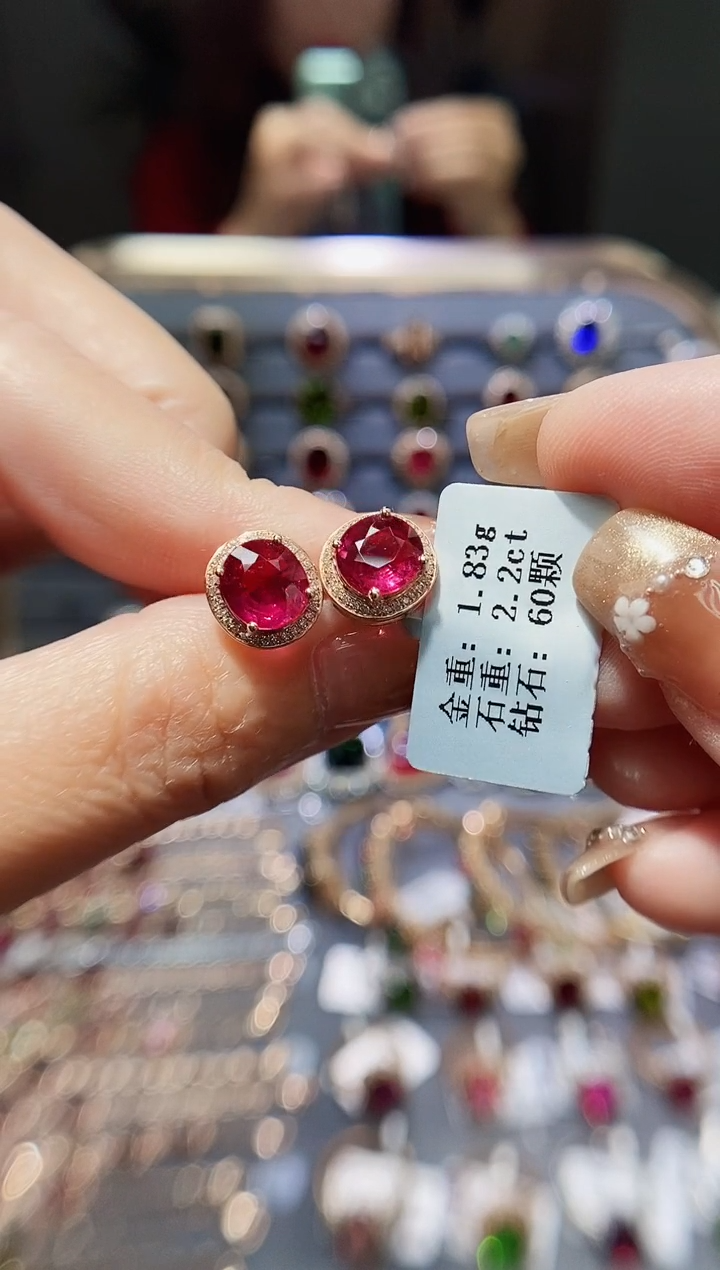 【闪购商品】碧玺耳饰18K金镶嵌2.2配钻