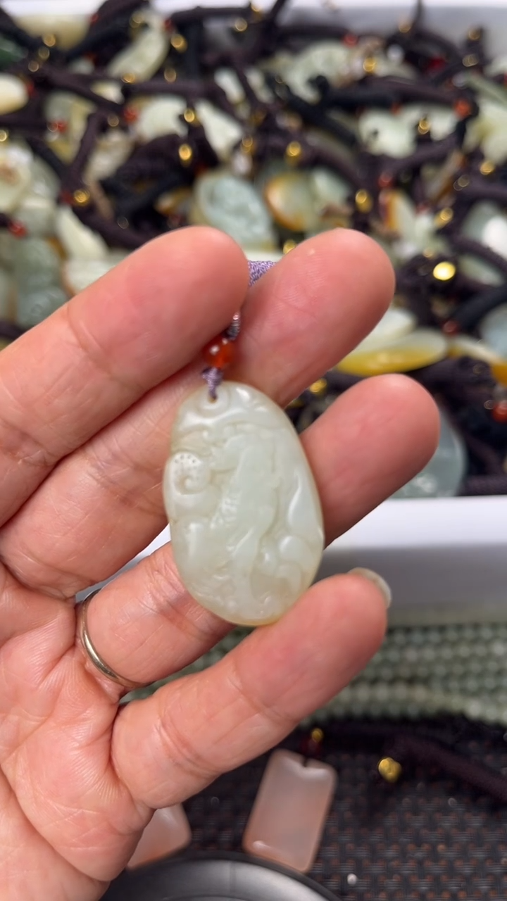 【闪购商品】和田玉颈饰未镶嵌多样性发货没有证书拍一发一有瑕