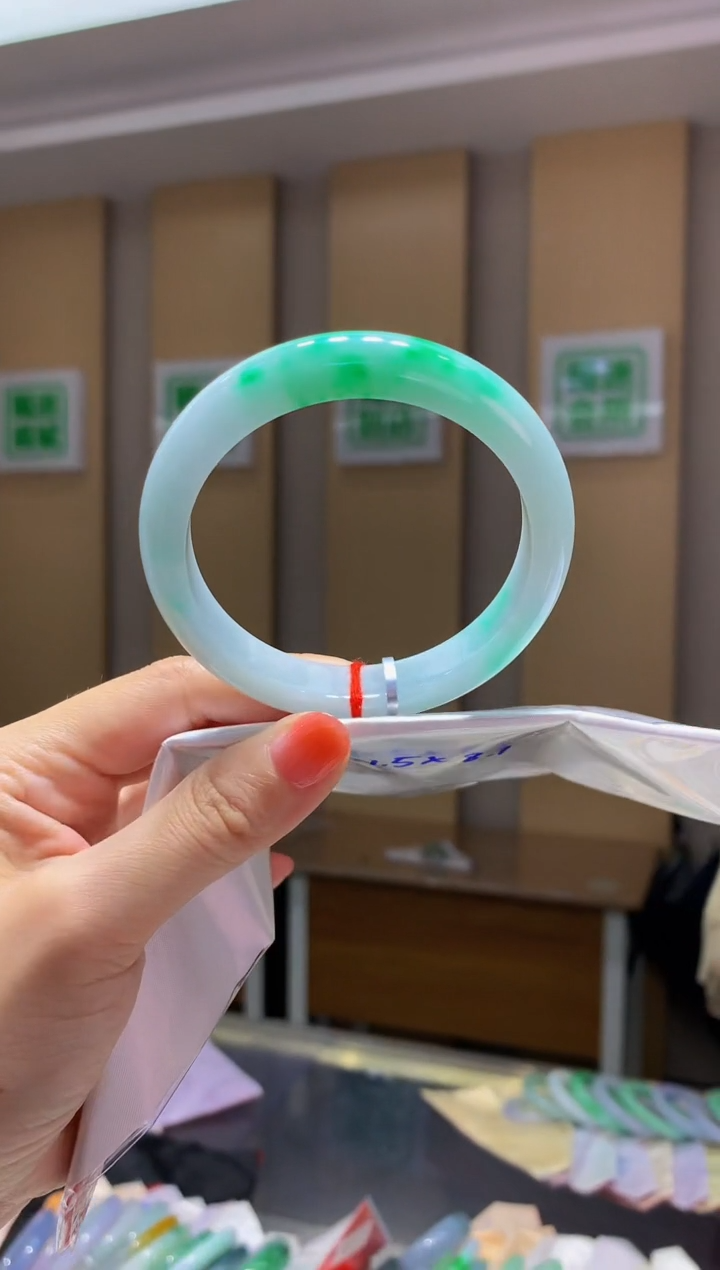 翡翠手镯未镶嵌-8 圈口58.3