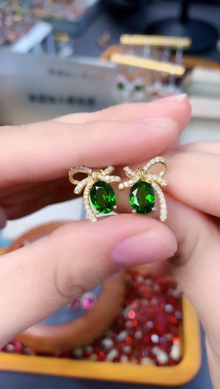 【闪购商品】透辉石耳钉银S925镶嵌天然