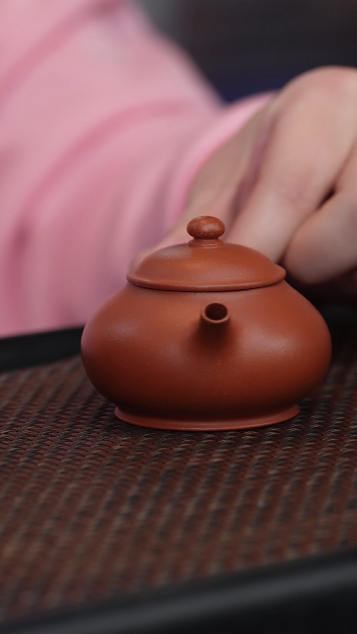 【闪购商品】宜兴紫砂原矿潘壶120cc左右红降坡