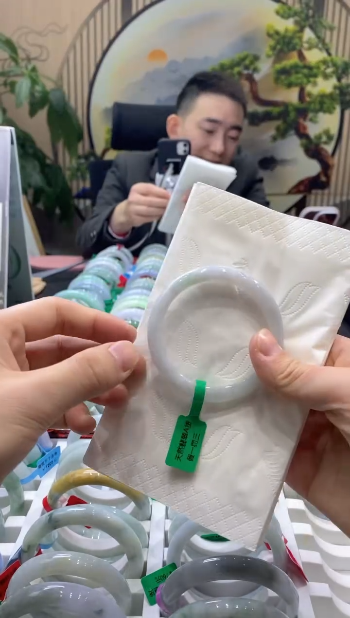 【闪购商品】翡翠手镯未镶嵌0000015920