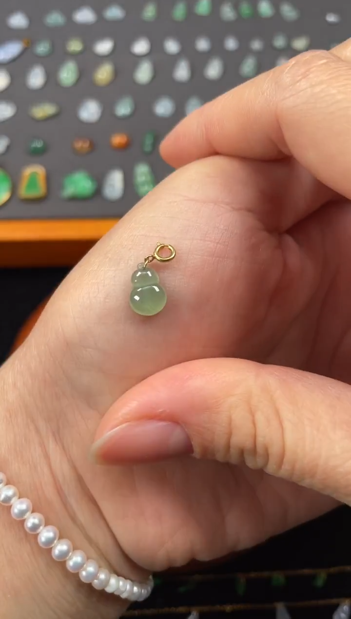 吊坠(不含链)18K金镶嵌翡翠一个JK633