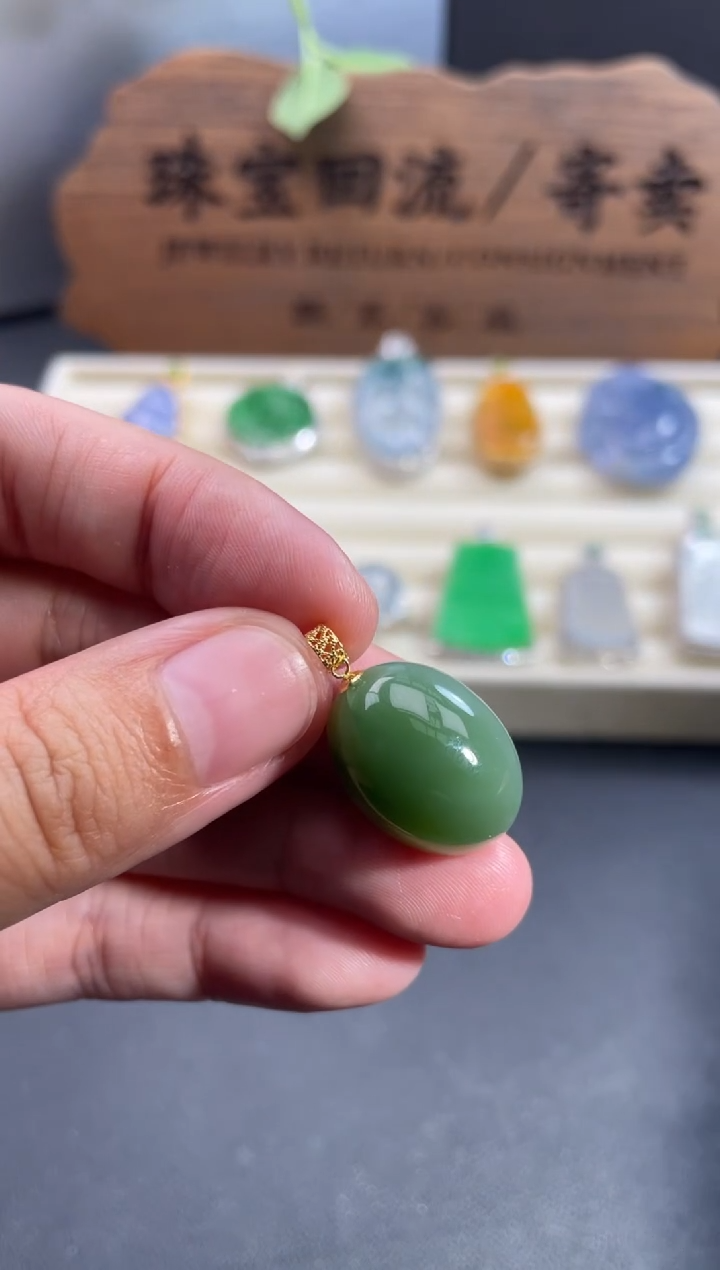 和田玉18K金镶嵌颈饰29 中国好珠宝