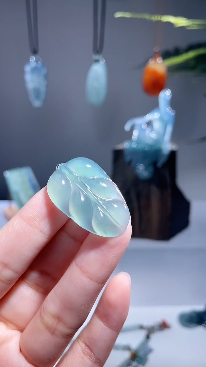 颈饰未镶嵌翡翠叶子