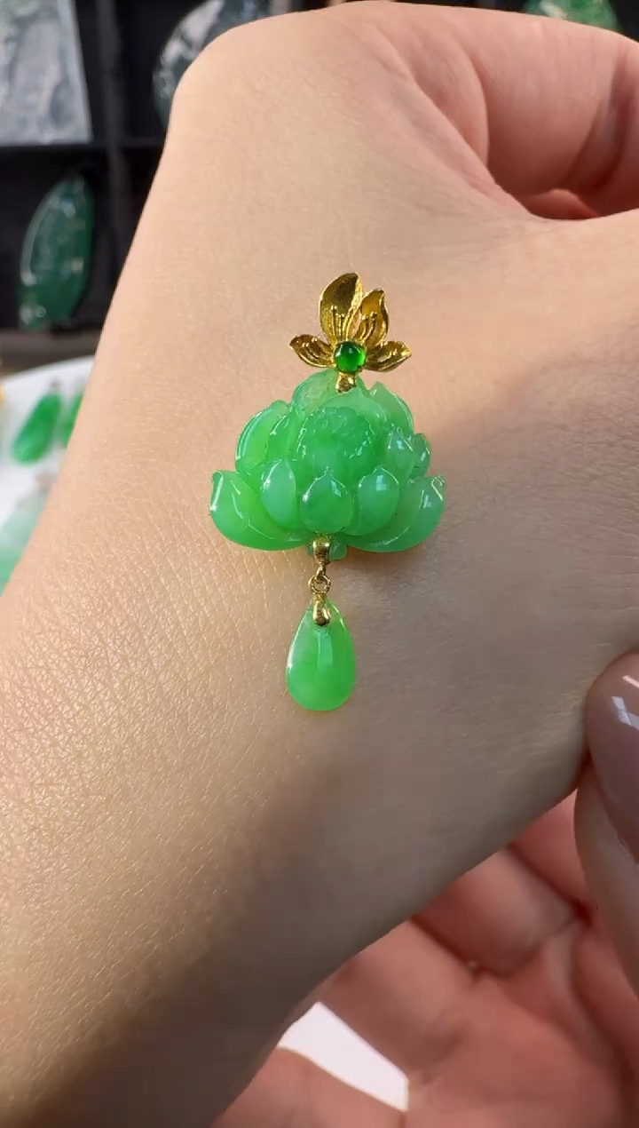 颈饰18K金镶嵌翡翠缅甸A货翡翠