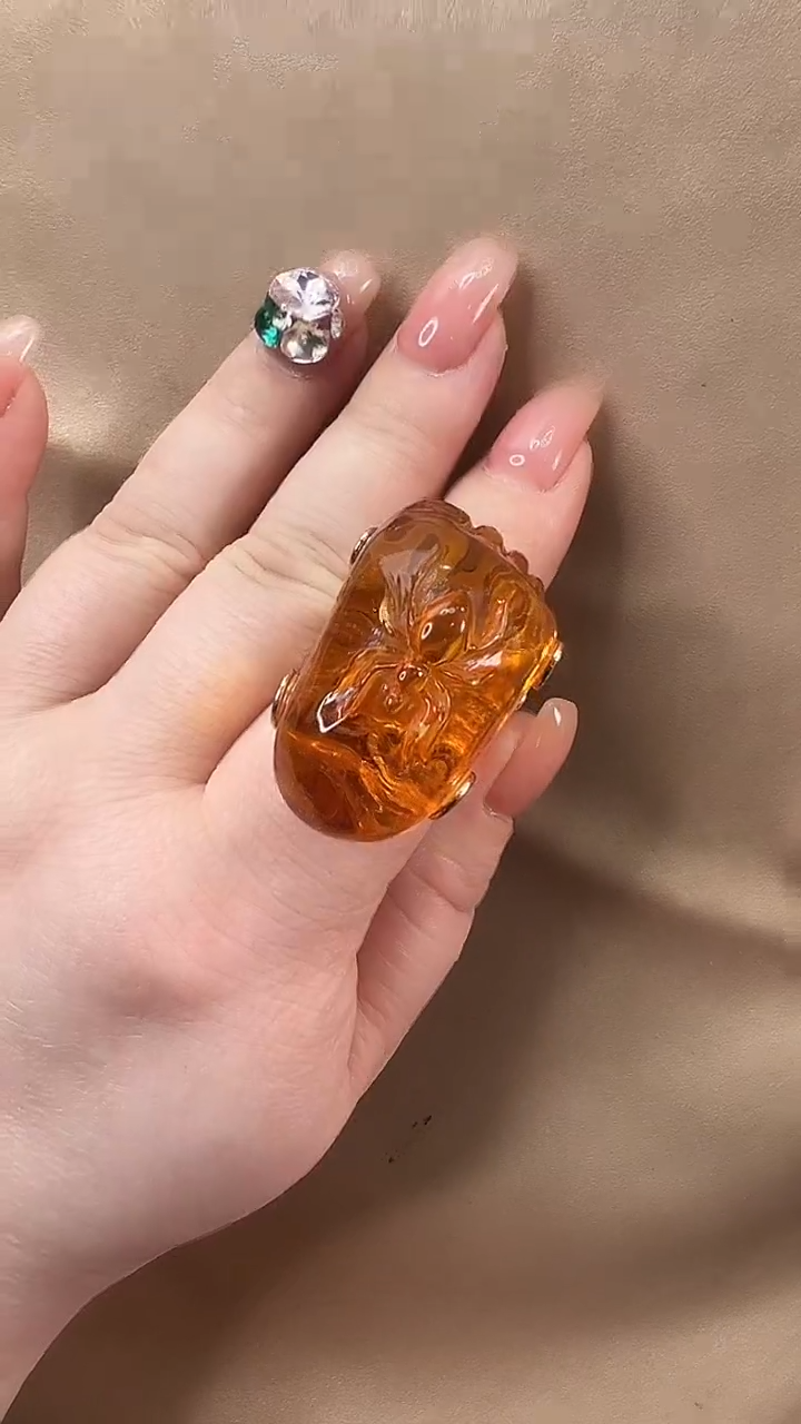 琥珀颈饰未镶嵌戒指