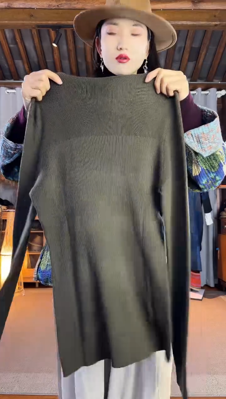 设计师款苔藓绿羊毛打底衫